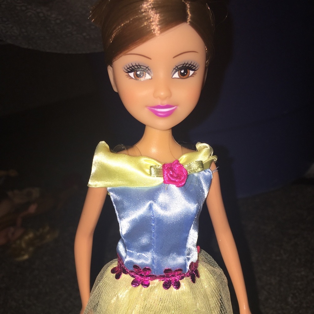 3 dolls 2 princesses w/ shoes 1 mermaid